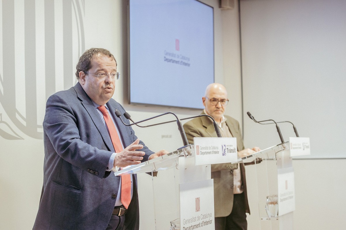 El conseller d’Interior i el director del Servei Català de Trànsit presentant el programa.