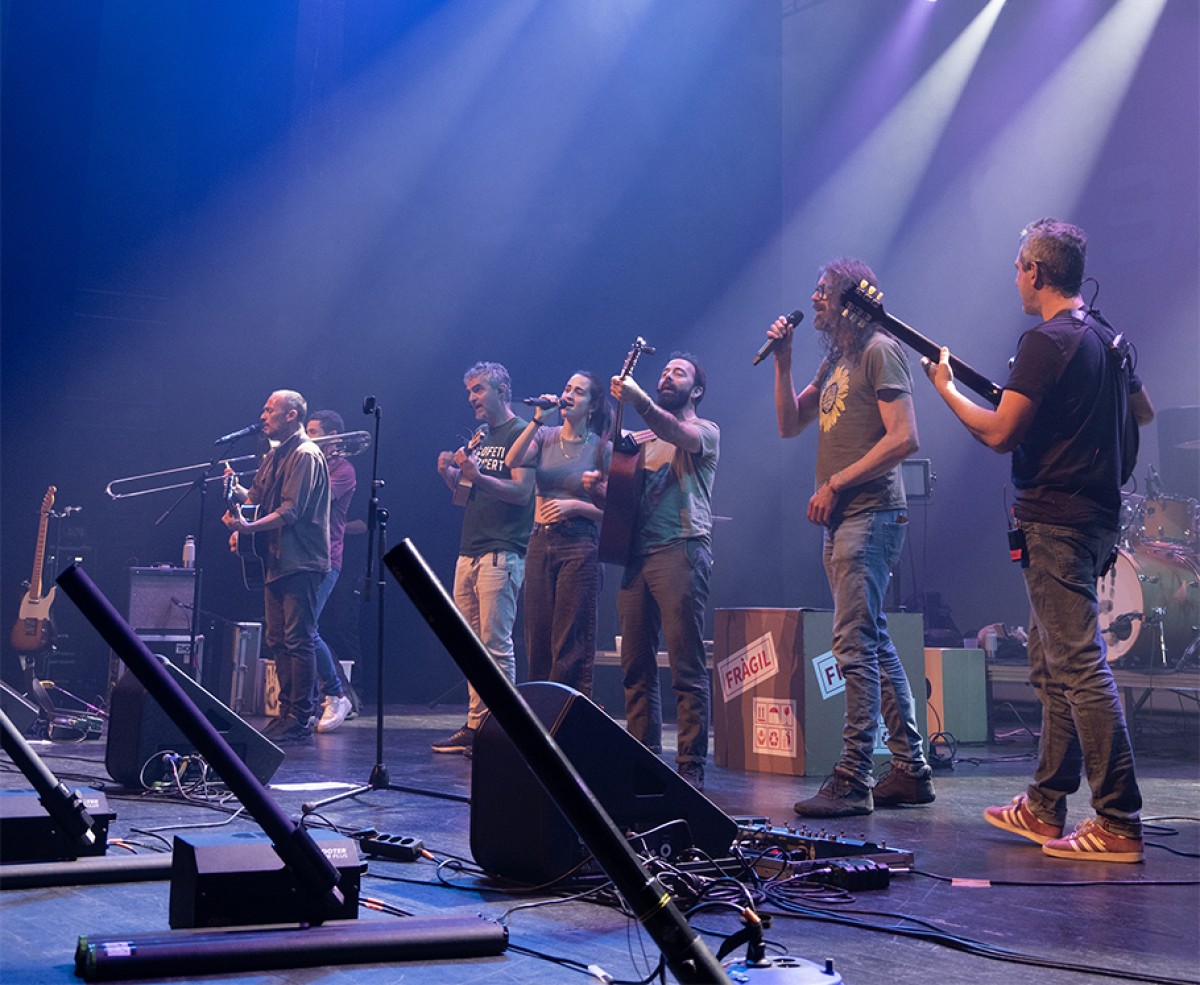 Concert de Xiula al Kursaal, amb la col·laboració del grup manresà Gossos