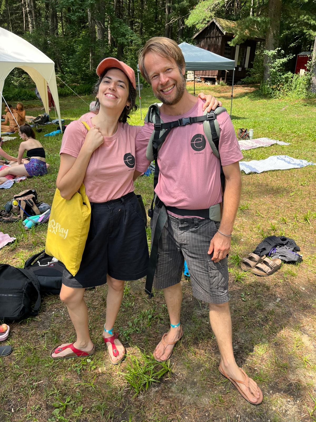 La Queralt i el Daniel fent d'ambaixadors d’Earthdance en un esdeveniment aquest estiu a Massachusetts